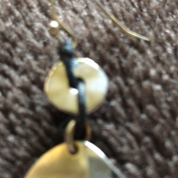 Boho mixed shiny metals/leather drop earrings - Picture 3 of 5